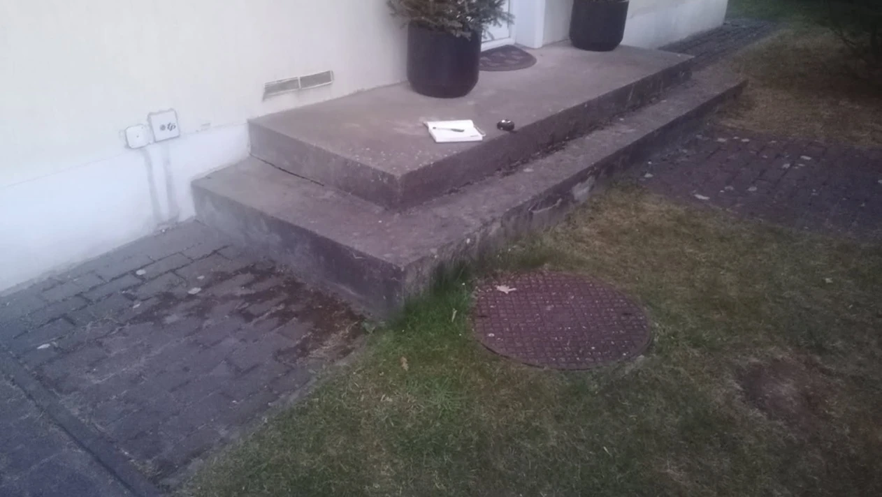 remont starych schodów do domu.webp